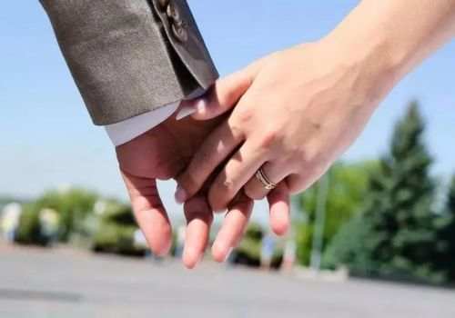 武汉出轨取证：两个女儿离婚后法院一般怎么判